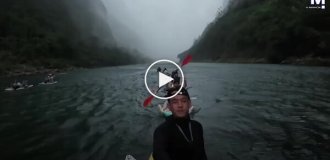 Плывущих на сапбордах туристов застал внезапный шторм