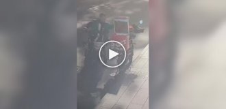 Доставщик украл заказ у конкурента прямо из сумки