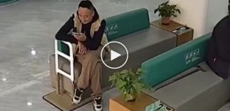 Клиенты банка помогли пожилому мужчине во время землетрясения