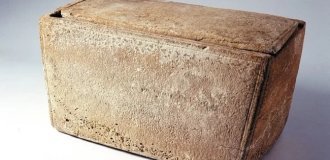 Jesus' Brother's Ossuary Discovered in Israel (4 photos)