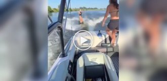 Решила передать воду и оказалась за бортом