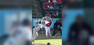 Забавный момент на бейсболе