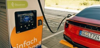 Lotus announced its Emeya electric car as a record holder for charging speed (7 photos)