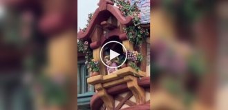 Ворони атакували Рапунцель у «Діснейленді»