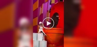 Who does Katy Perry sing with