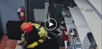 Человек-Паук залез в табачный магазин в Канаде