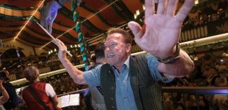 Arnold Schwarzenegger enjoys life at Oktoberfest (4 photos)