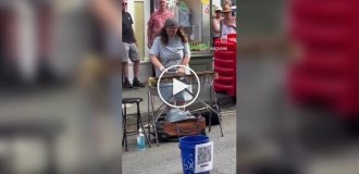 Уличное соло в четыре палочки