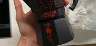 Кофеварка «Очень странные дела» (2 фото + 2 видео)