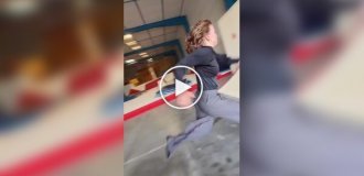 Каскадерша на тренировке