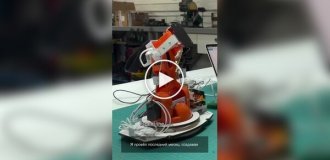 German man turned his tablet into a robot assistant