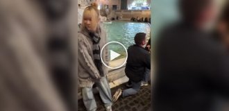 Девушка случайно поучаствовала в чужом предложении руки и сердца