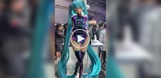 Компьютер в виде Хацунэ Мику