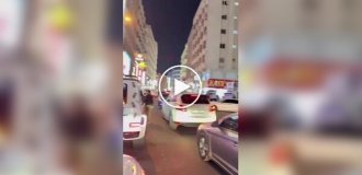 A millionaire from Dubai hung new iPhones on his car