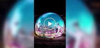 Безумное шоу с котами на куполе сферы в Лас-Вегасе