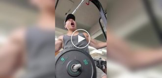 Необычная реклама от уролога из Мексики