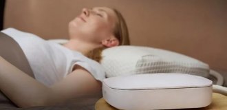 Подушка, которая сама меняет положение головы спящего (3 фото + 1 видео)
