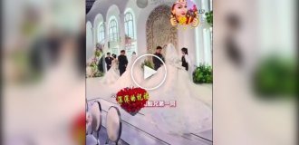 Тройняшки сыграли свадьбу в один день