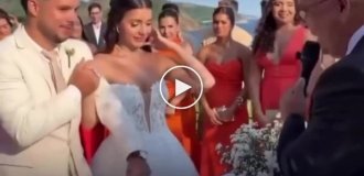 В Испании жених случайно «отбил пятюню» священнику на свадьбе