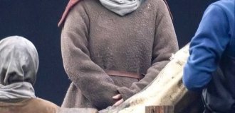 This daughter of a famous actor, who was hailed as a new sex symbol, is unrecognizable in makeup (3 photos)