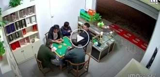 Спокойный вечер взрослых внезапно прервал падающий шкаф