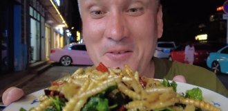 Китайский уровень экономии - разводить дома червей на еду (6 фото)