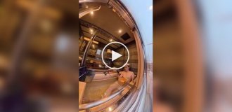 The Japanese launched a "bathhouse on rails"