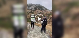 Японец показал процесс доставки пива к горячим источникам