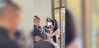 Ледибої в тайських військкоматах