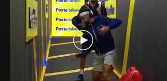 Argentine tennis player Thiago Tirante made spectators laugh with his energetic workout