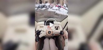 Милый микро автомобиль