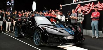 Первый гиперкар Chevrolet Corvette ZR1 ушёл с молотка (7 фото)