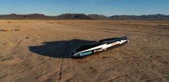 Мотоцикл-рекордсмен, который выглядит как ракета, уйдёт с молотка (8 фото)