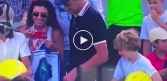 Взрослый мужчина стащил у ребенка кепку теннисиста Камиля Майхшака на US Open