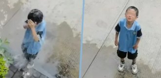 He will remember for the rest of his life: a mother taught her son a lesson by pouring water on him from the second floor (2 photos + 1 video)