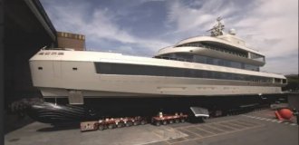 Армани выпустил суперъяхту - первую в истории (4 фото)