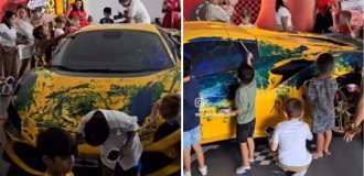 Подарок на день рождения: детям разрешили разрисовать настоящий Ferrari (2 фото + 1 видео)