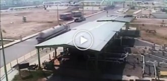 Момент взрыва на нефтеперерабатывающем заводе в США