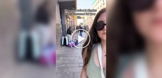 The girl showed the situation in one of the once most beautiful cities in Europe - Naples