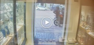 Robbers Rob a Jewelry Store Using a Concrete Saw