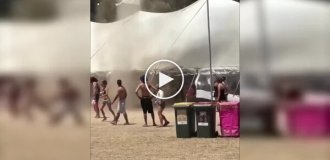 Человек против стихии: смешная схватка со смерчем