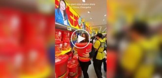 A snack store has been opened in China for people with voracious appetites