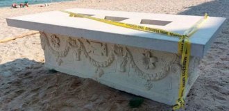 A Roman sarcophagus was used as a bar table for several years in Bulgaria (3 photos)