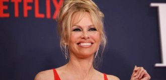 Pamela Anderson and her Garden of Eden (8 photos + 2 videos)