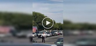 Неожиданная реакция: женщина с криками бросилась к машине после звука клаксона