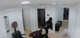 In the US, a hairdresser punished a 15-year-old client (5 photos + 1 video)