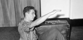 The man who sent himself in a box from Australia to the UK (4 photos)