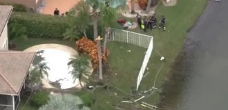 Літак із гумдопомогою впав на задньому дворі будинку в США (2 фото + 2 відео)