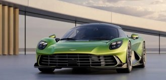 Aston Martin представила 4-моторный гиперкар Valhalla (23 фото)