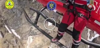 Fall from a 100-meter cliff and survived: the incredible story of two Romanian tourists